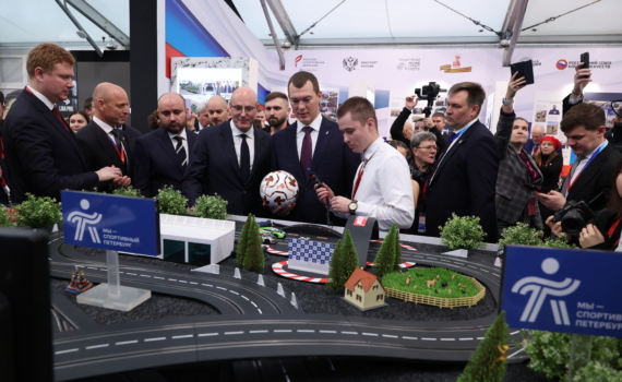 Дмитрий Чернышенко и Вячеслав Федорищев наградили победителей фиджитал-турнира «Кубок Победы. Волга»