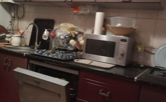 Жирные брызги больше не прилипают: как я вернула блеск кухонным фасадам за 10 минут